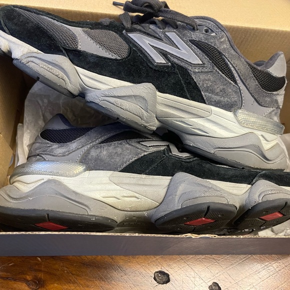 New Balance 9060 Men's Black and Gray Sneakers - Picture 2 of 3